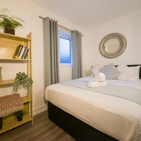 Plenty Of Parking Available; 3 Bedroom Apartment By Property Promise Cardiff Extérieur photo