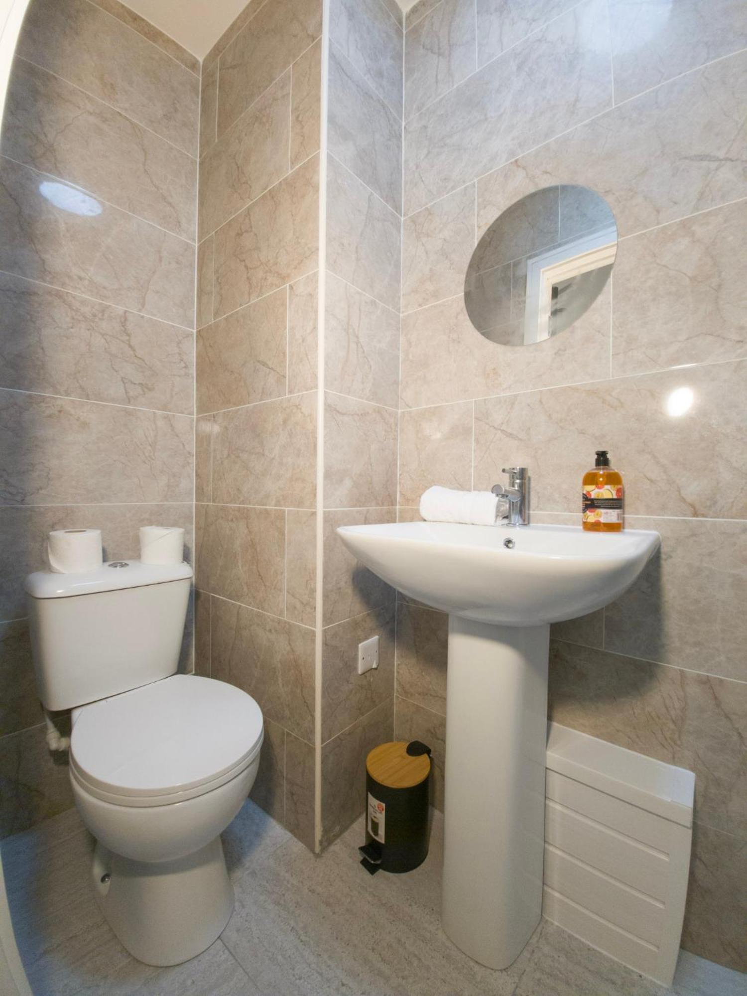 Plenty Of Parking Available; 3 Bedroom Apartment By Property Promise Cardiff Extérieur photo