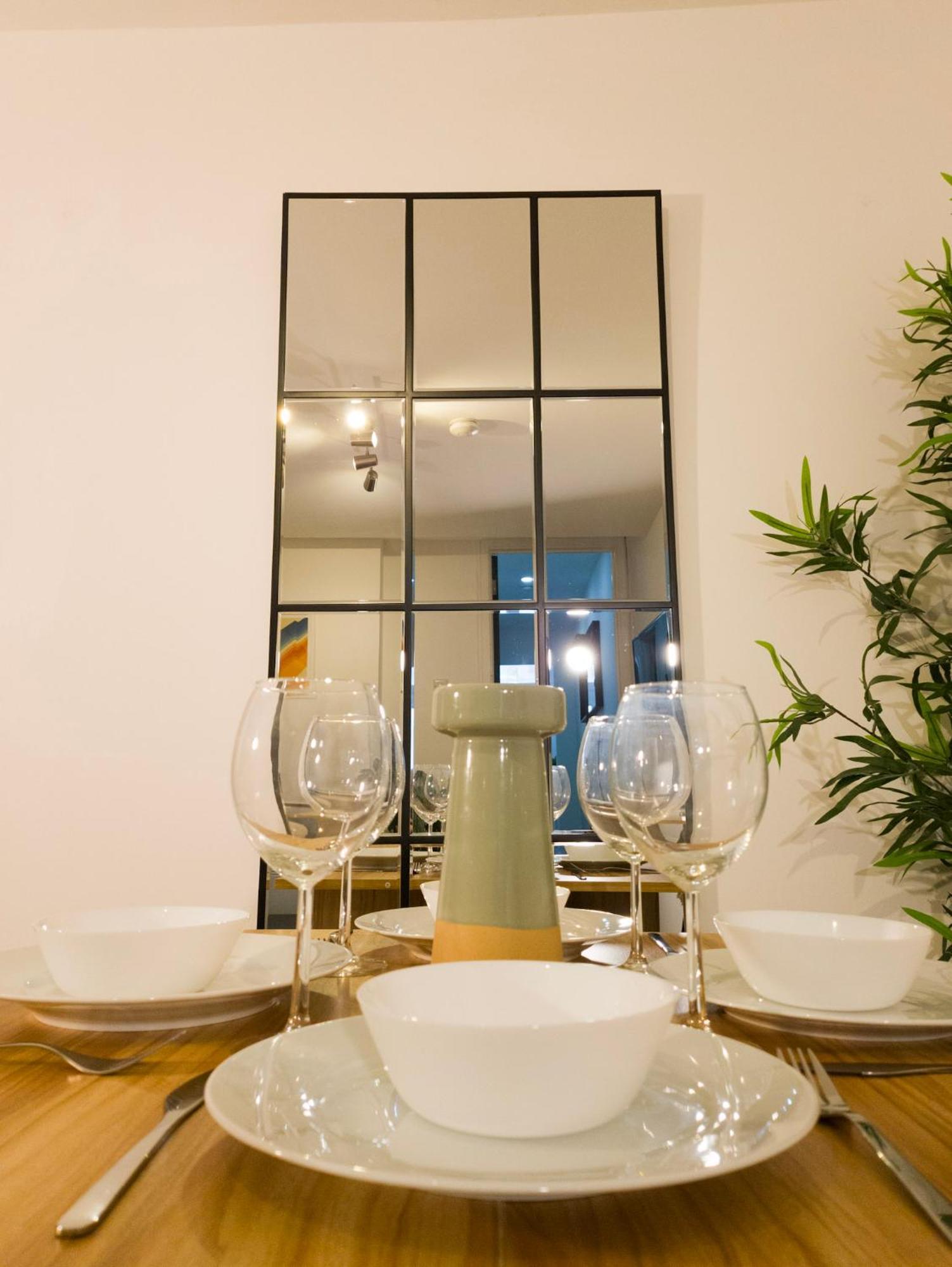 Plenty Of Parking Available; 3 Bedroom Apartment By Property Promise Cardiff Extérieur photo