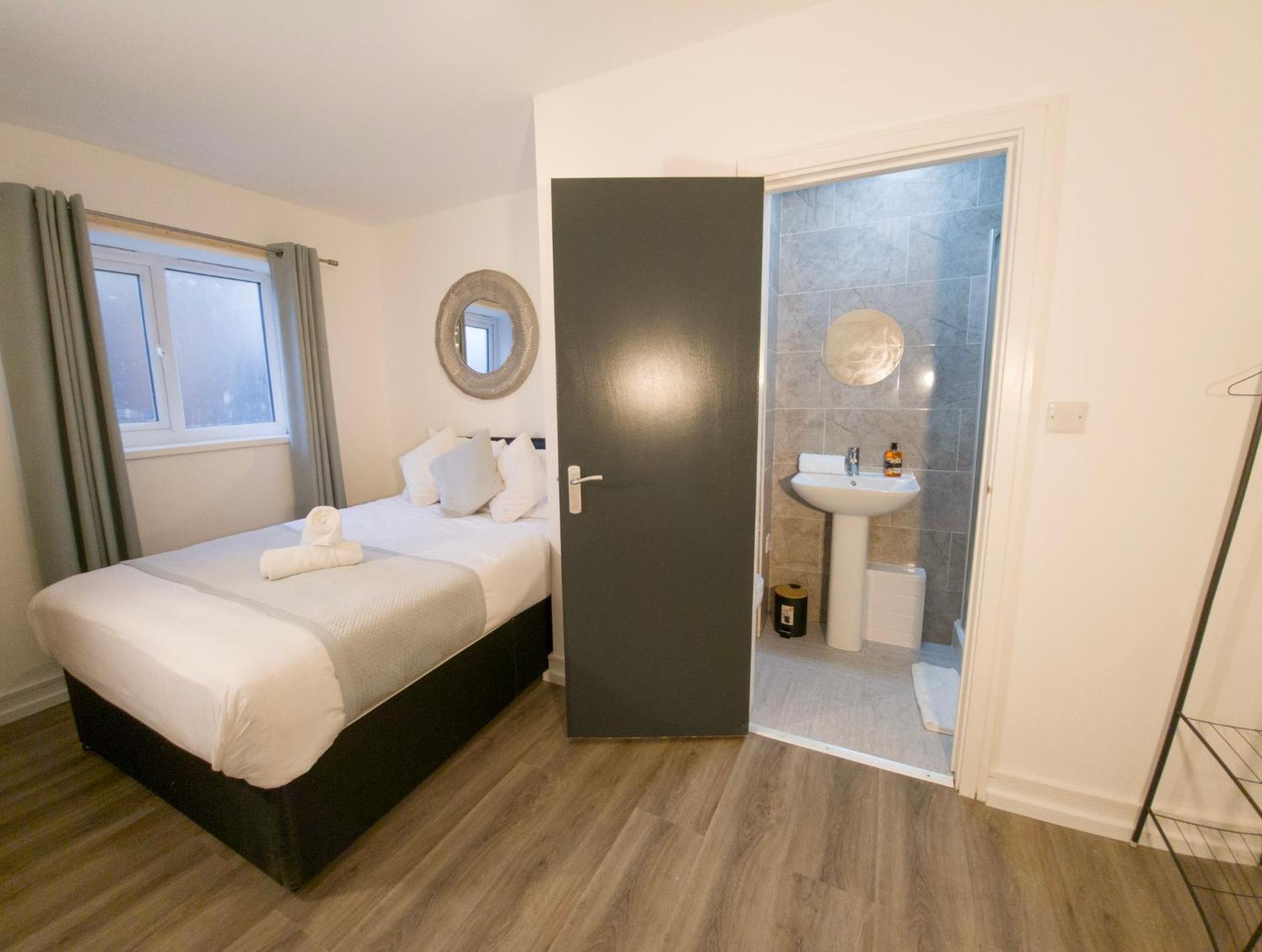 Plenty Of Parking Available; 3 Bedroom Apartment By Property Promise Cardiff Extérieur photo
