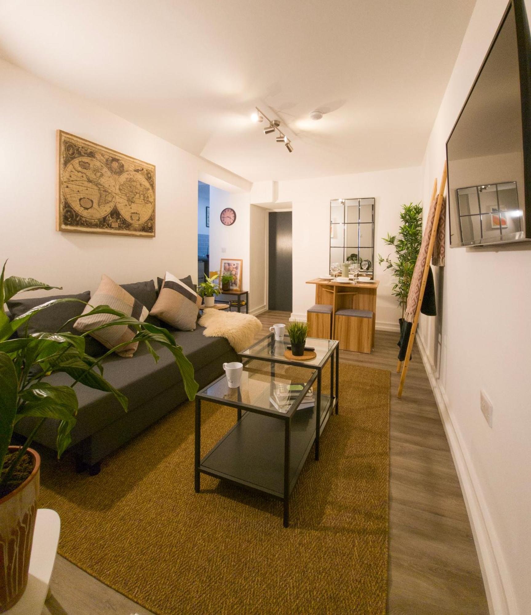 Plenty Of Parking Available; 3 Bedroom Apartment By Property Promise Cardiff Extérieur photo