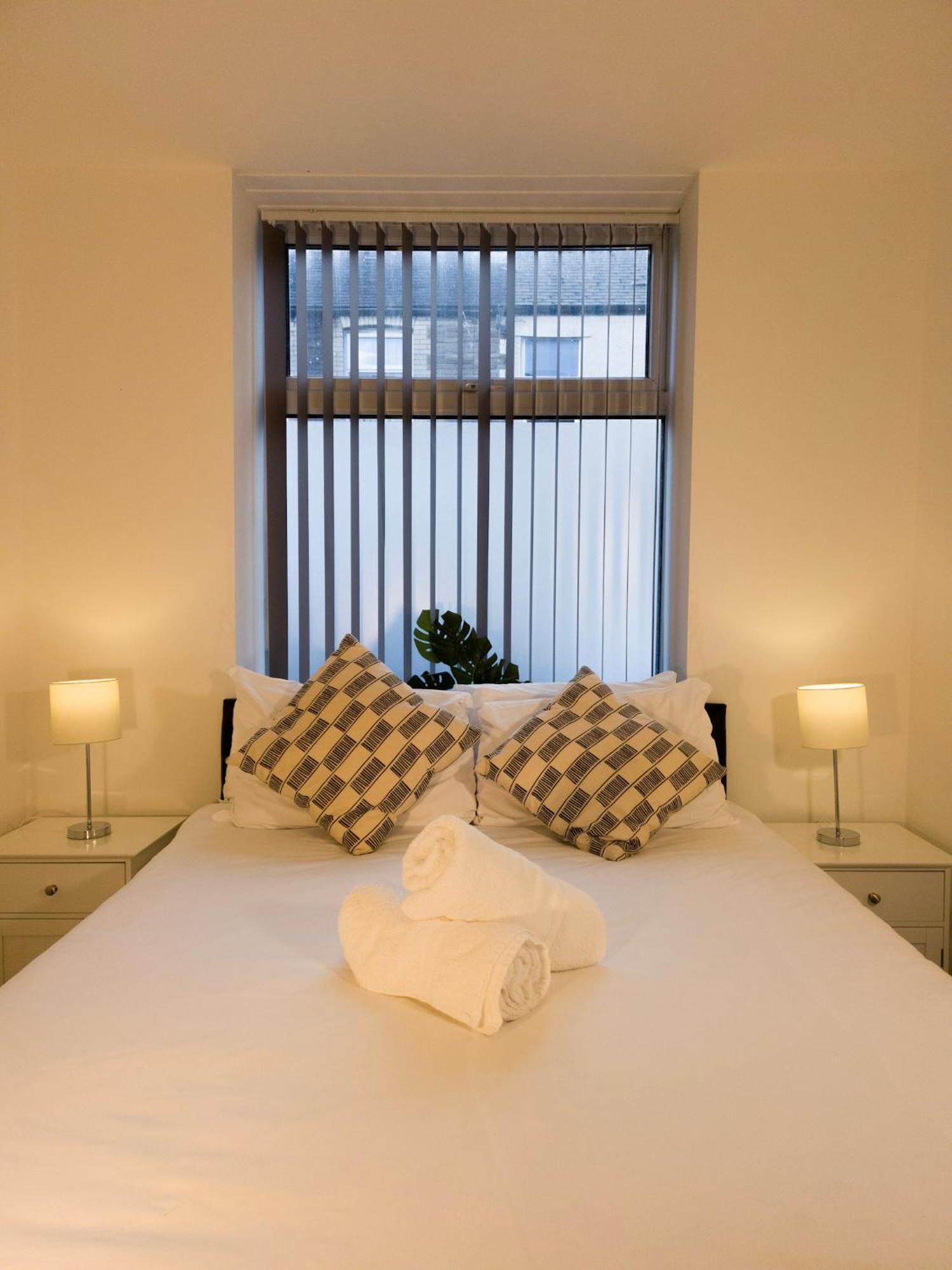 Plenty Of Parking Available; 3 Bedroom Apartment By Property Promise Cardiff Extérieur photo