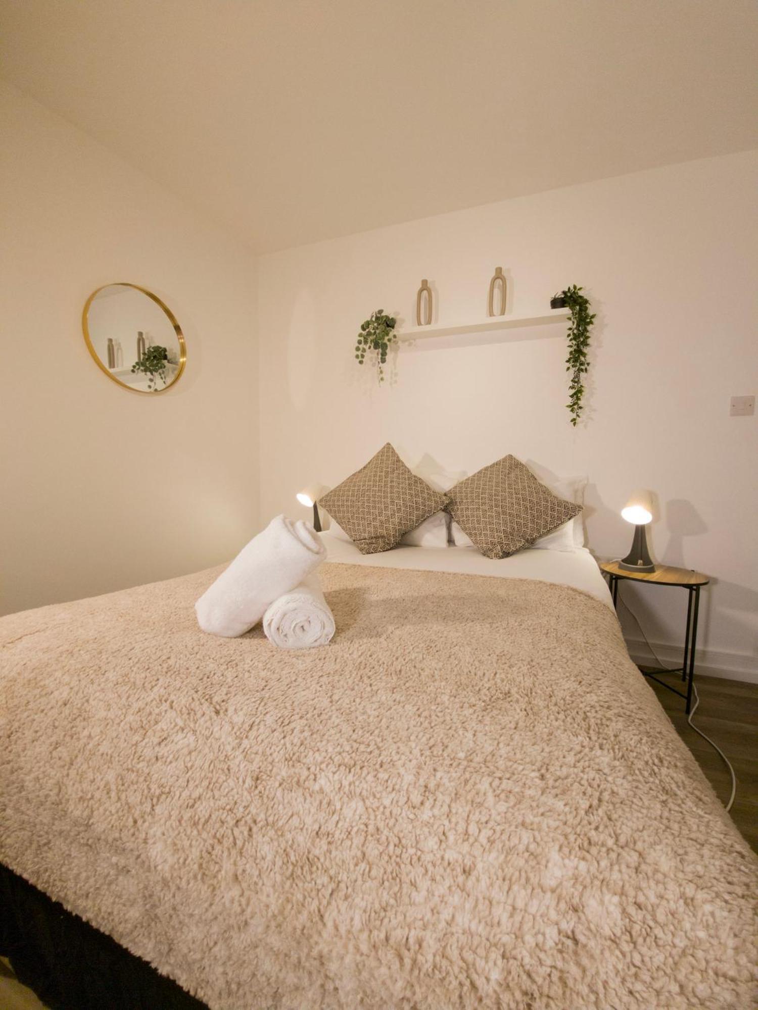 Plenty Of Parking Available; 3 Bedroom Apartment By Property Promise Cardiff Extérieur photo