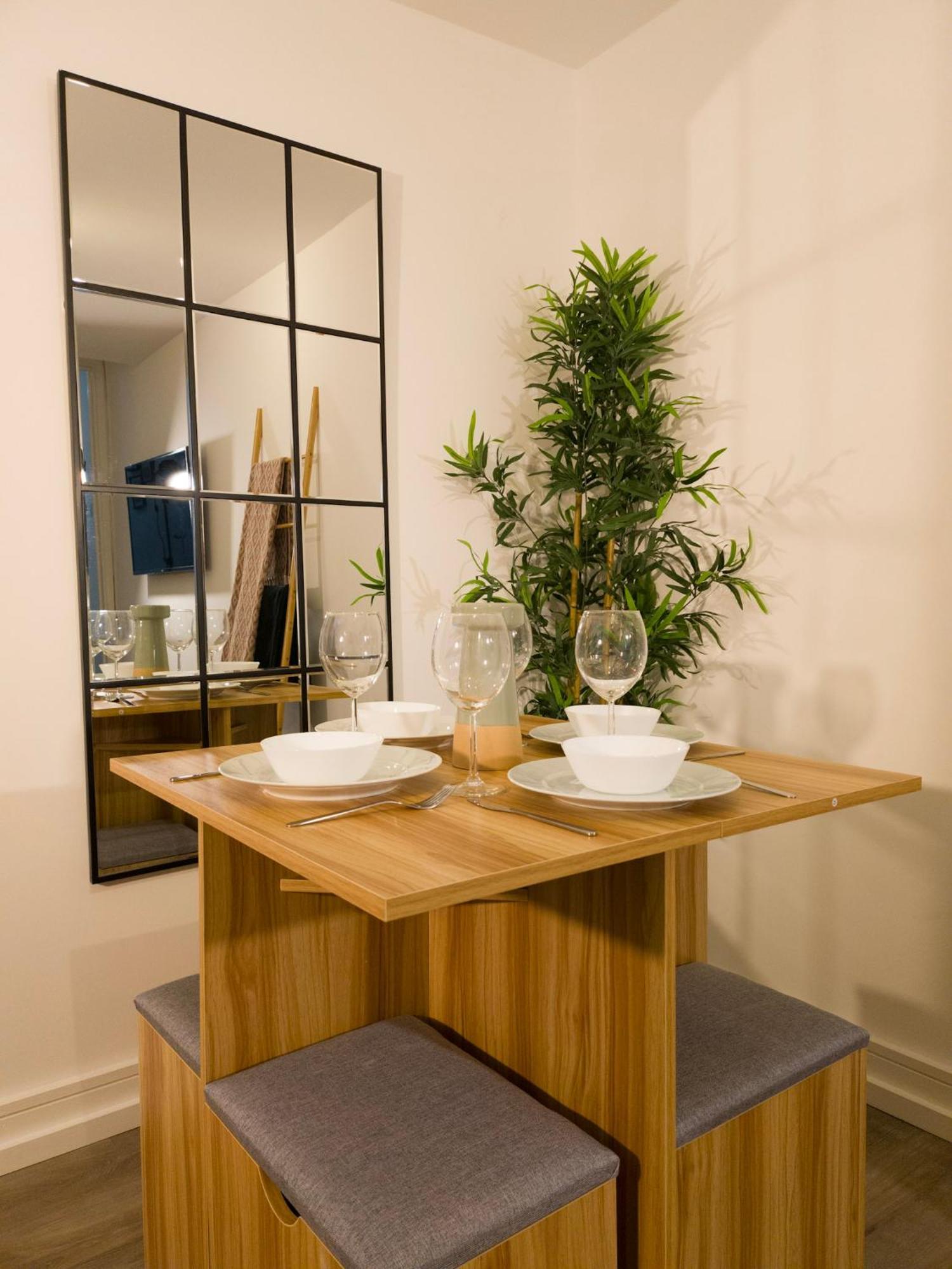 Plenty Of Parking Available; 3 Bedroom Apartment By Property Promise Cardiff Extérieur photo