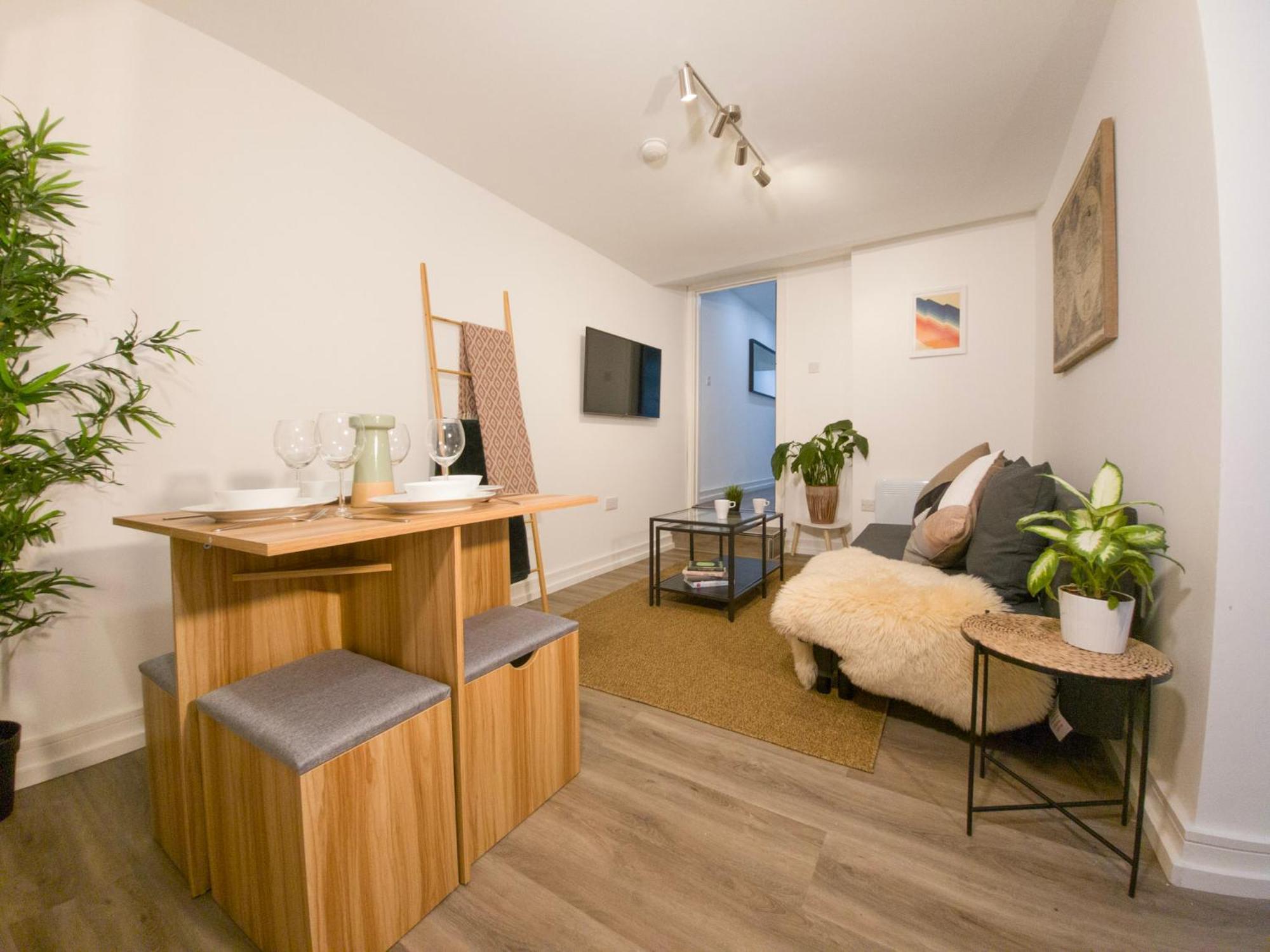 Plenty Of Parking Available; 3 Bedroom Apartment By Property Promise Cardiff Extérieur photo