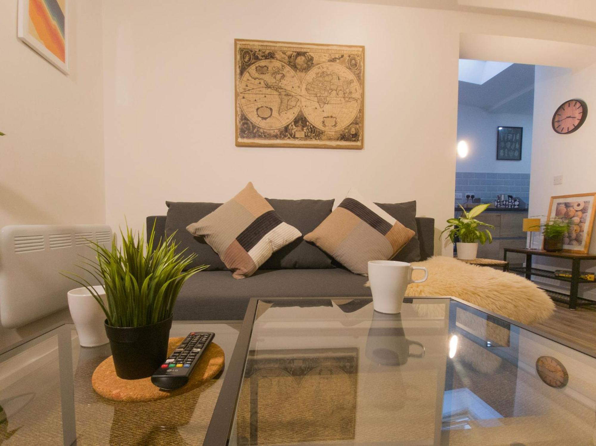 Plenty Of Parking Available; 3 Bedroom Apartment By Property Promise Cardiff Extérieur photo