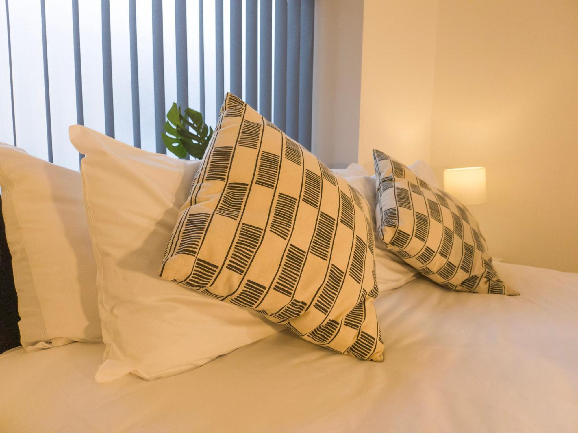 Plenty Of Parking Available; 3 Bedroom Apartment By Property Promise Cardiff Extérieur photo