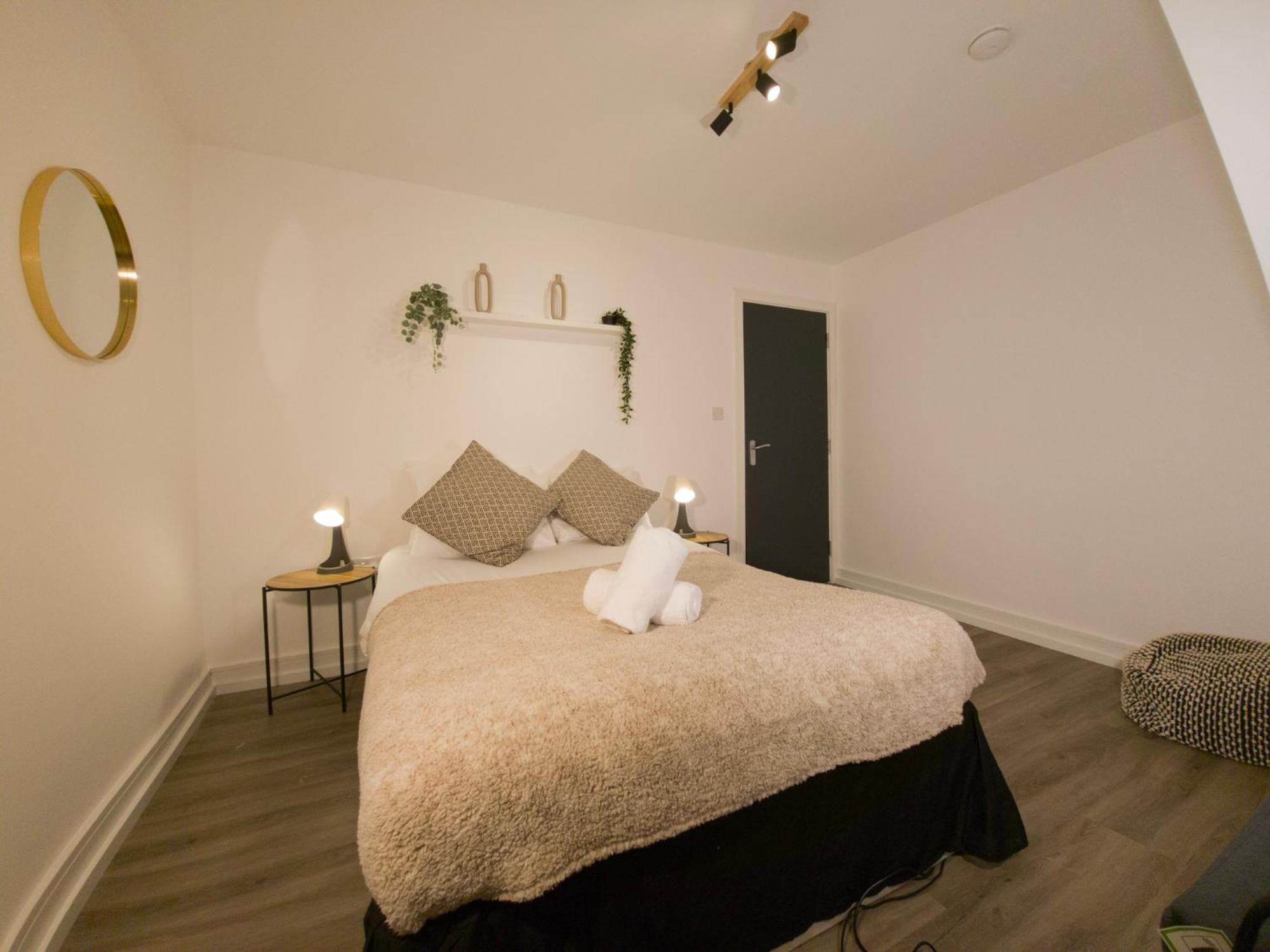 Plenty Of Parking Available; 3 Bedroom Apartment By Property Promise Cardiff Extérieur photo