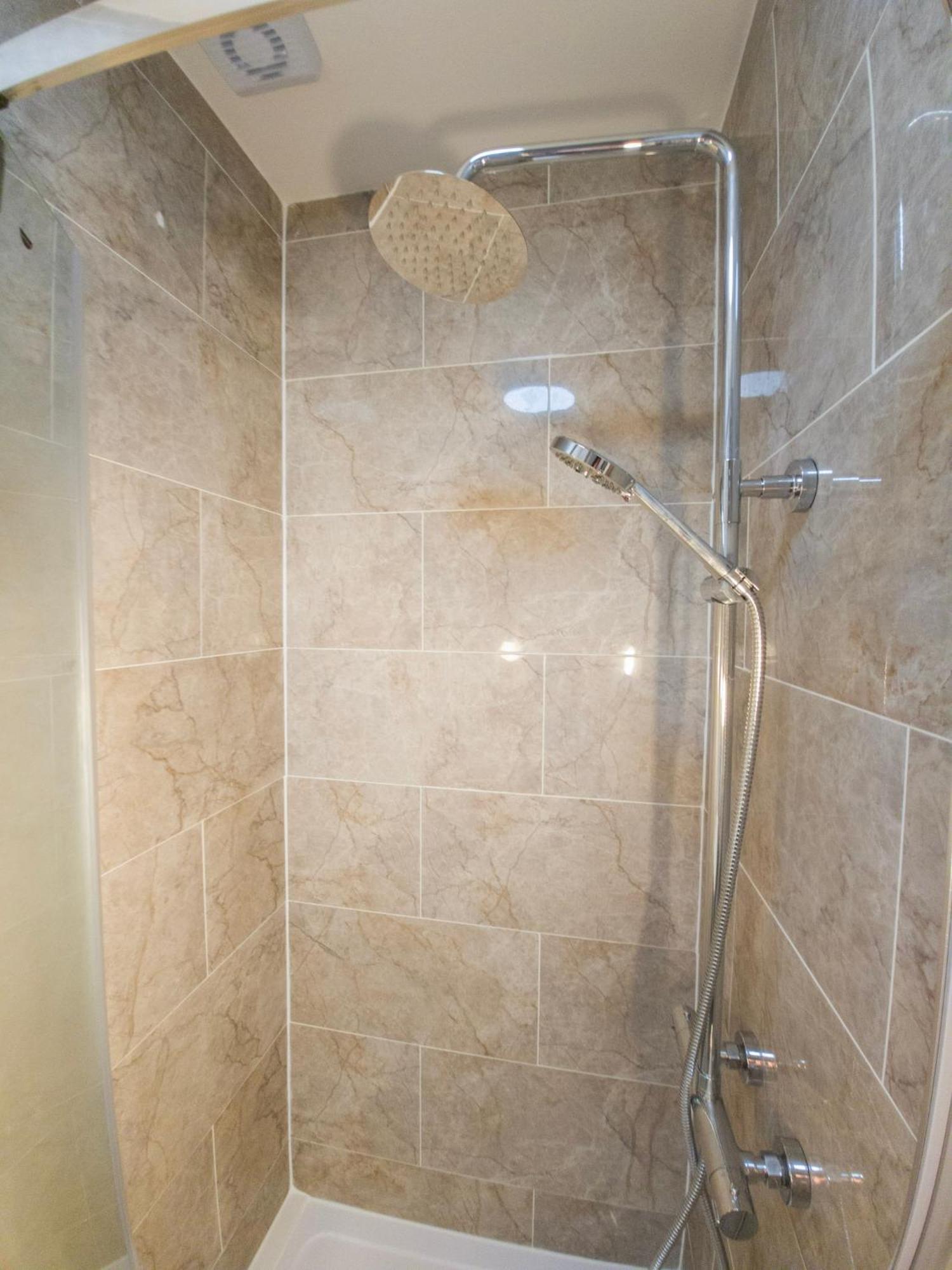 Plenty Of Parking Available; 3 Bedroom Apartment By Property Promise Cardiff Extérieur photo